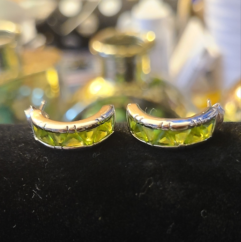 Vintage Suzanne Somers Peridot Mini Trillion Cut Silver Earrings